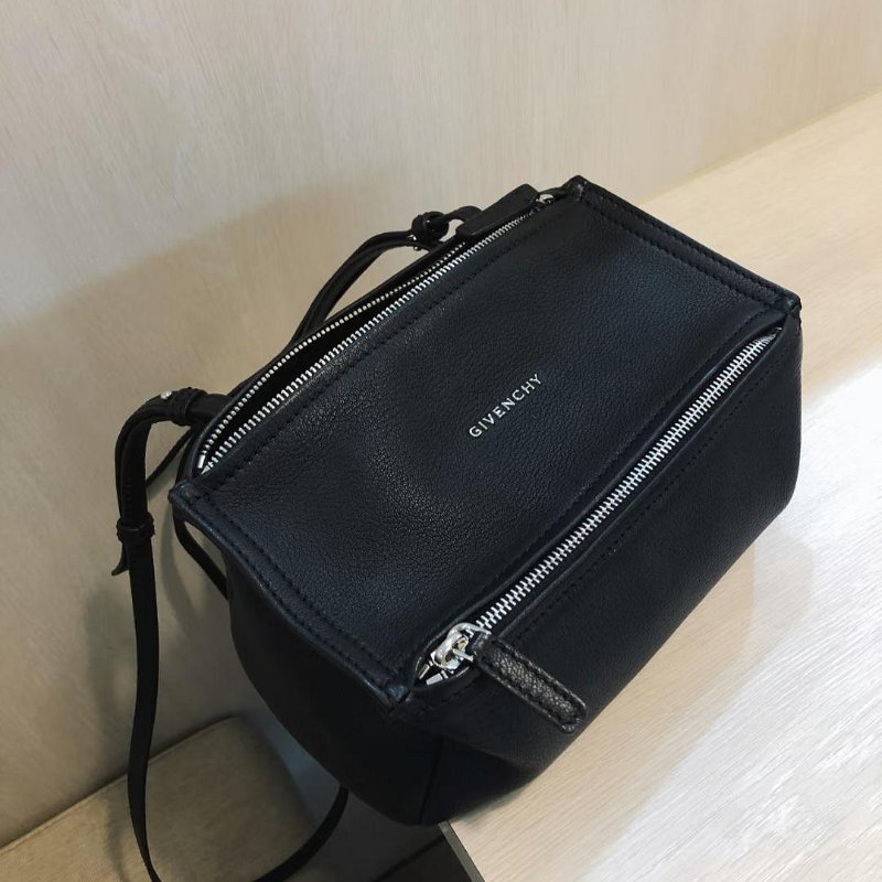 💎Han's house精品服飾💎GIVENCHY 紀梵希 Logo皮 包 背帶可拆-2
