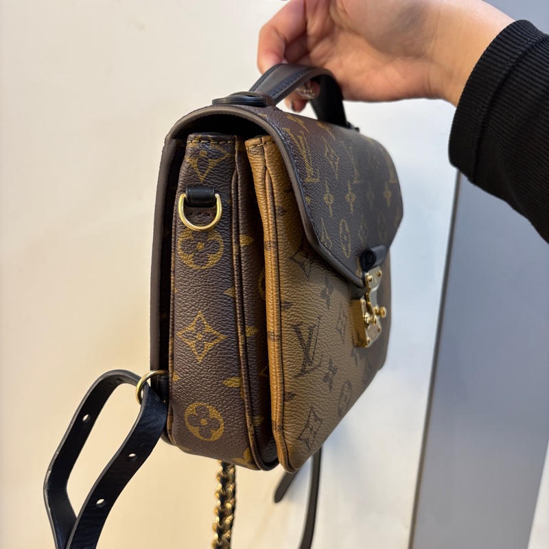 LV雙色原花Pochette Metis 郵差斜背&後背包-1