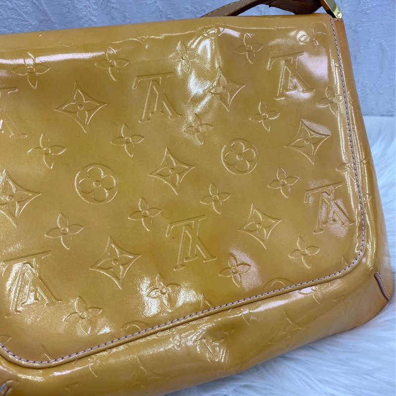 Louis Vuitton Shoulder bag-23