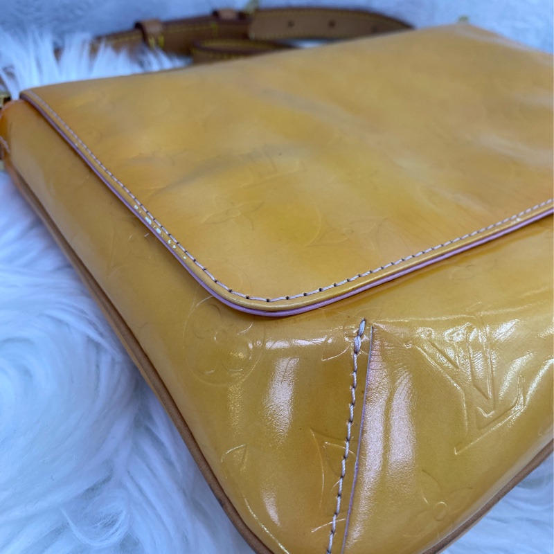 Louis Vuitton Shoulder bag-31