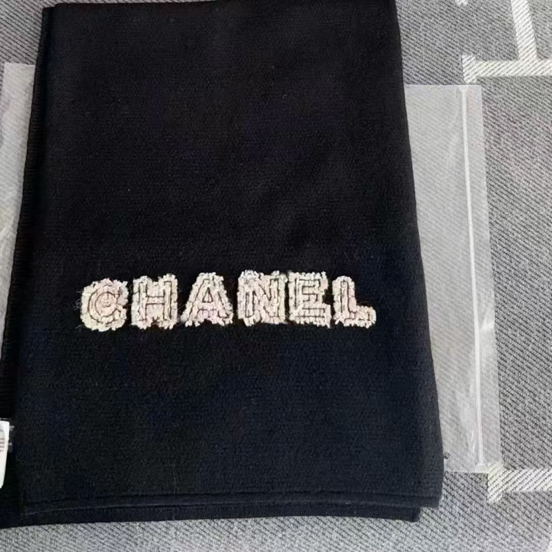 全新CHANEL 內購100%羊絨圍巾 刺繡字母-1