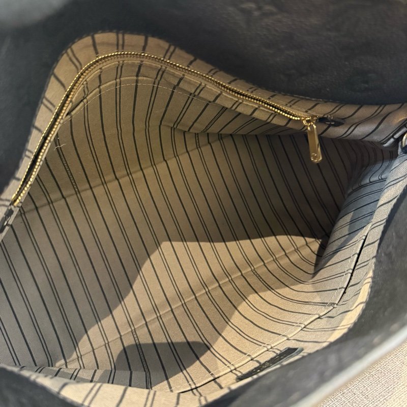 LV黑壓花手提袋-4