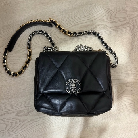 Chanel 19 黑銀 26cm 小羊皮