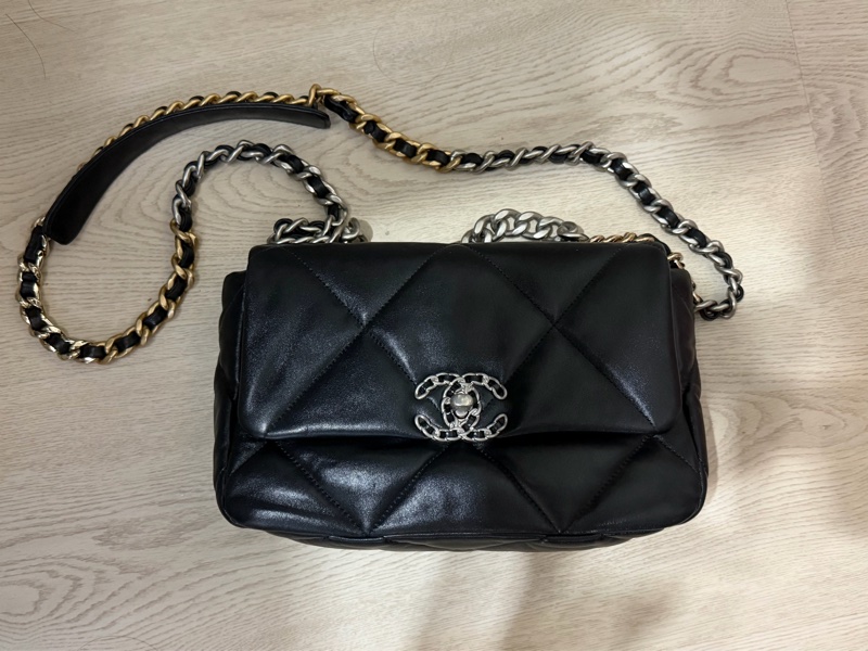 Chanel 19 黑銀 26cm 小羊皮-0