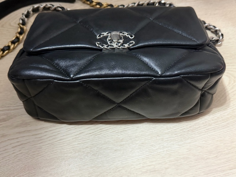 Chanel 19 黑銀 26cm 小羊皮-1