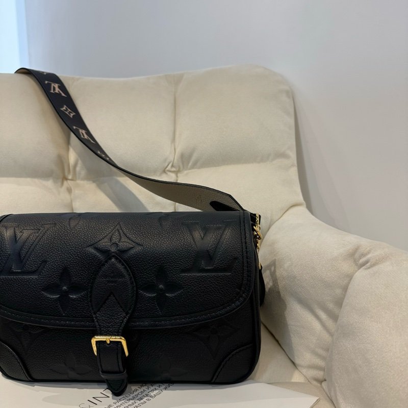 LV Bandouliere 黑色牛皮壓紋背帶(不含包包)-7