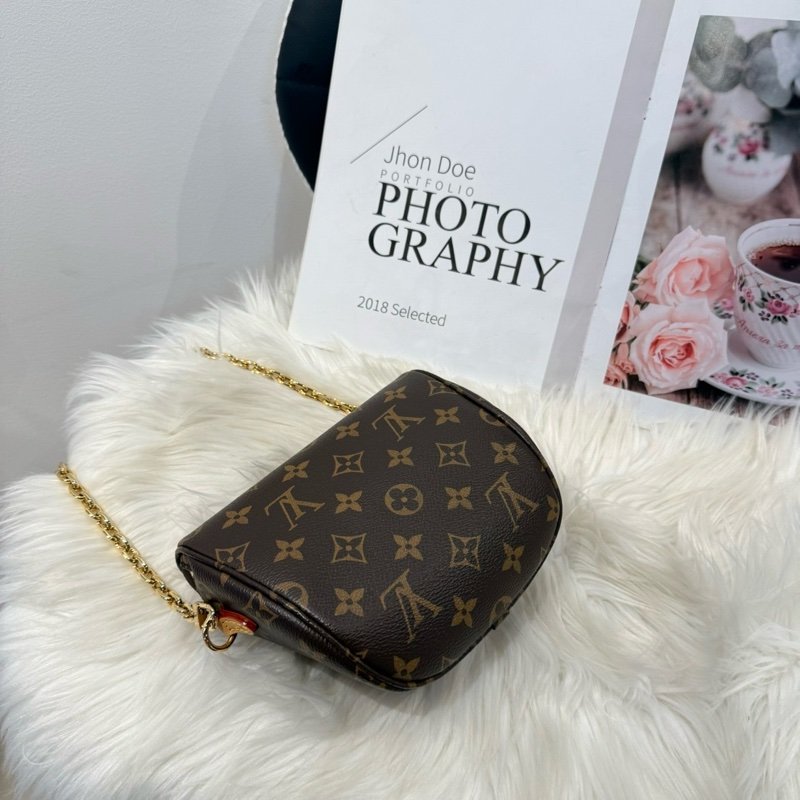 LV Mini Bumbag-1