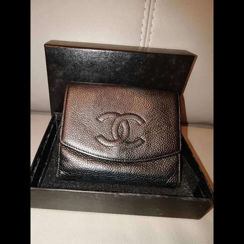 日本帶回中古狀況良好香奈兒短皮夾有附保卡絕版品，中古商品難免有使用痕跡，高標準請勿下標，謝謝-0
