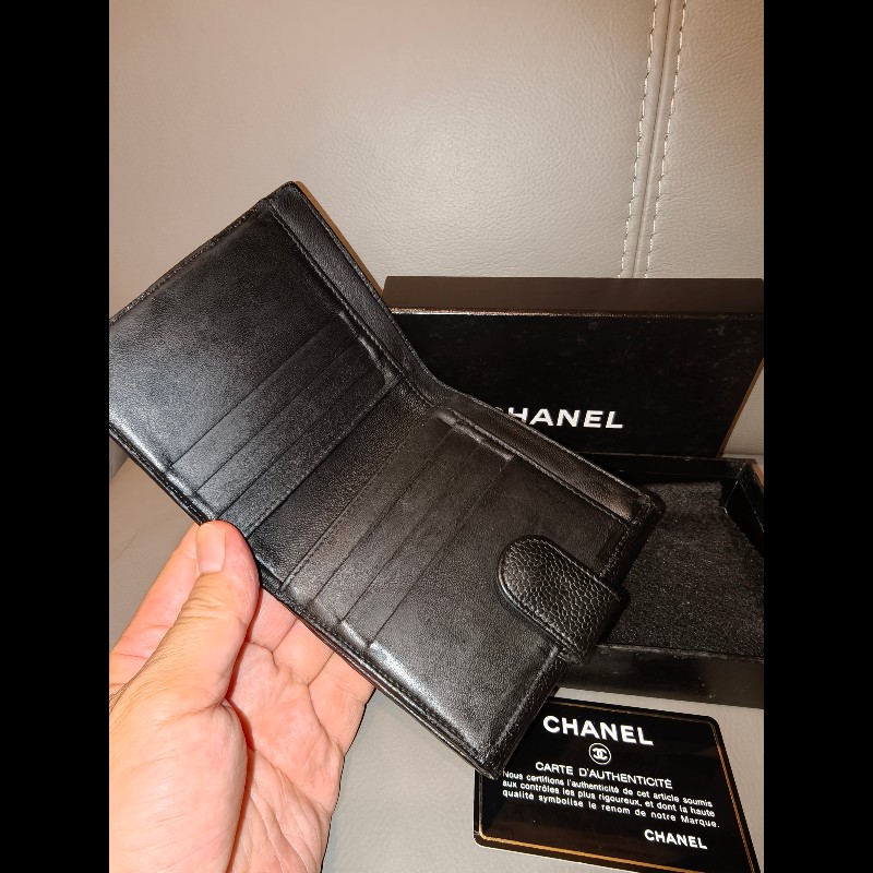 日本帶回中古狀況良好香奈兒短皮夾有附保卡絕版品，中古商品難免有使用痕跡，高標準請勿下標，謝謝-1