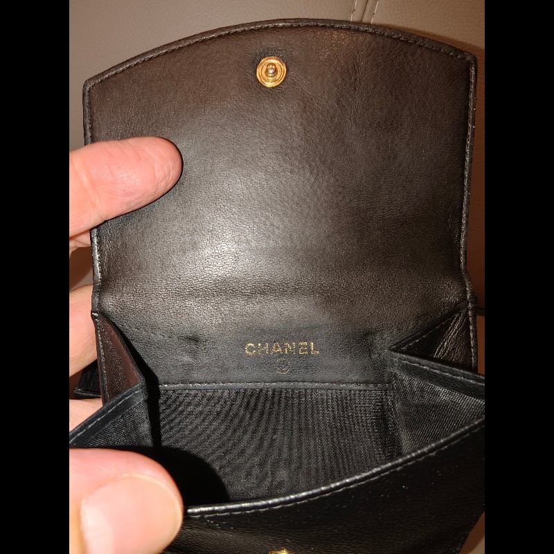 日本帶回中古狀況良好香奈兒短皮夾有附保卡絕版品，中古商品難免有使用痕跡，高標準請勿下標，謝謝-3