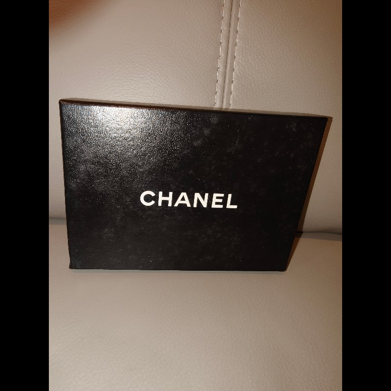 日本帶回中古狀況良好香奈兒短皮夾有附保卡絕版品，中古商品難免有使用痕跡，高標準請勿下標，謝謝-5