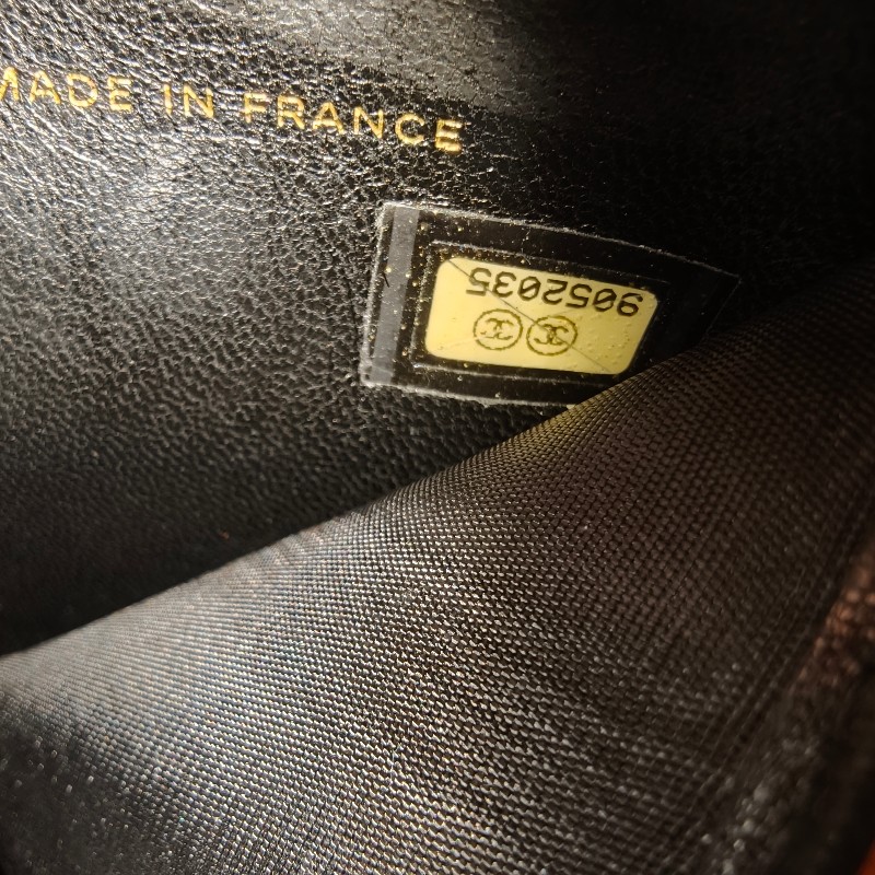 日本帶回中古狀況良好香奈兒短皮夾有附保卡絕版品，中古商品難免有使用痕跡，高標準請勿下標，謝謝-9