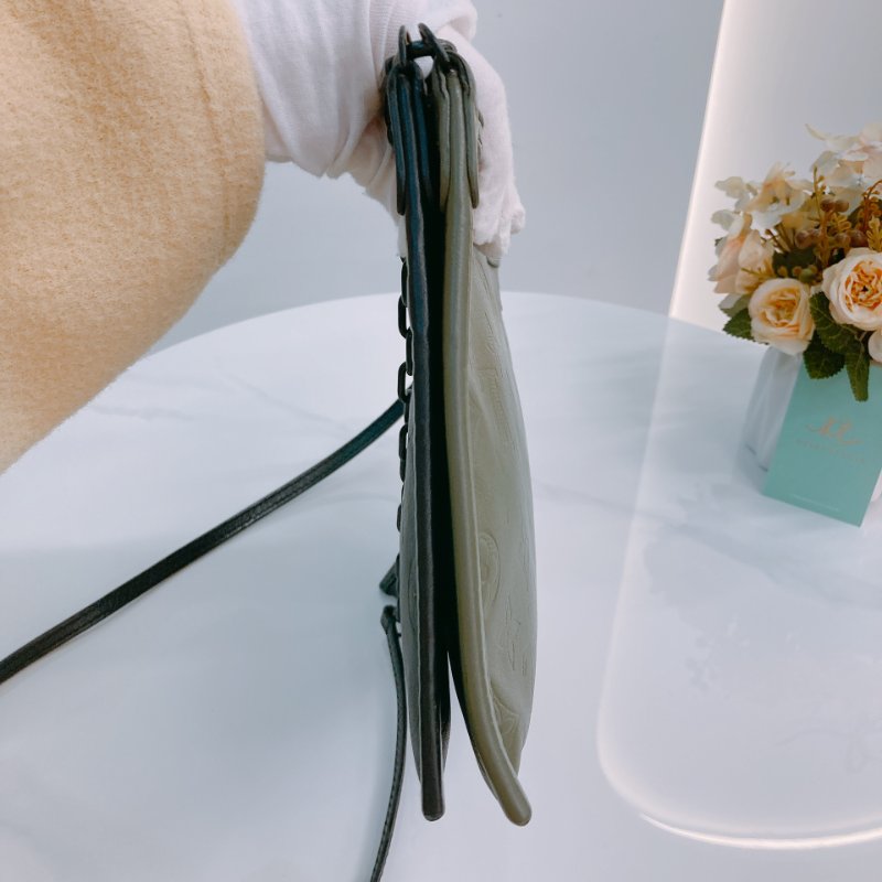 MS0429	Louis Vuitton 路易威登 影子包 二合一 信封包 牛皮 壓紋 黑色 綠色 斜背 Shadow Double Flat Messenger Calfskin Black and Green x PHW-3