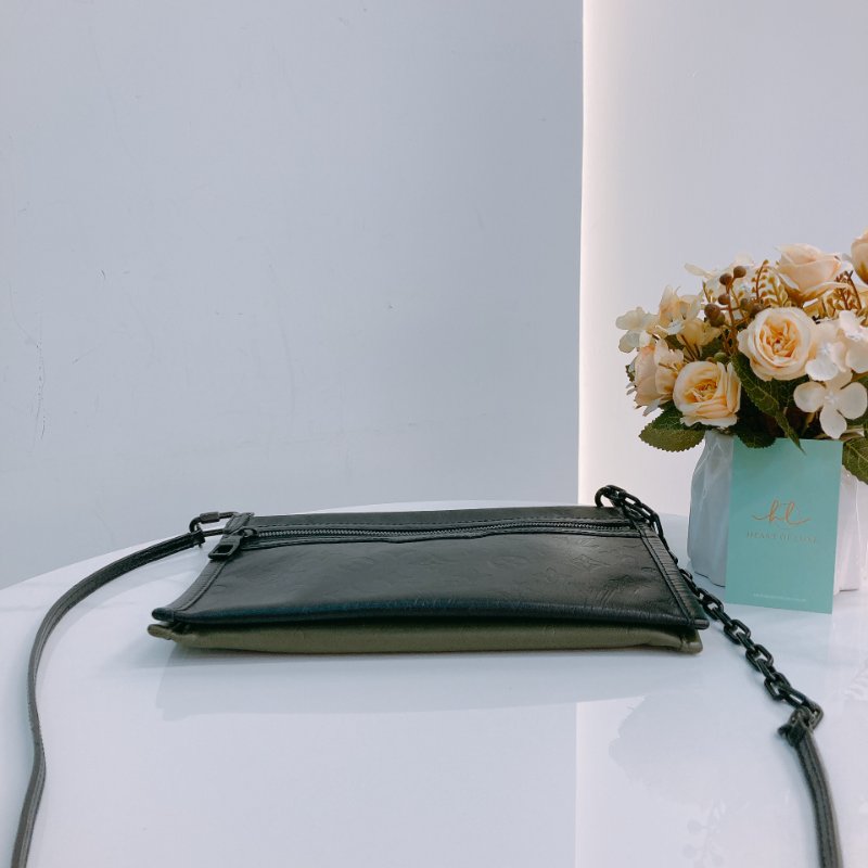 MS0429	Louis Vuitton 路易威登 影子包 二合一 信封包 牛皮 壓紋 黑色 綠色 斜背 Shadow Double Flat Messenger Calfskin Black and Green x PHW-4