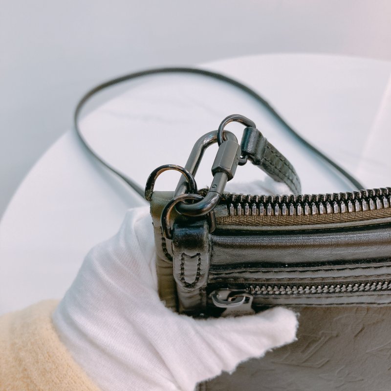 MS0429	Louis Vuitton 路易威登 影子包 二合一 信封包 牛皮 壓紋 黑色 綠色 斜背 Shadow Double Flat Messenger Calfskin Black and Green x PHW-12