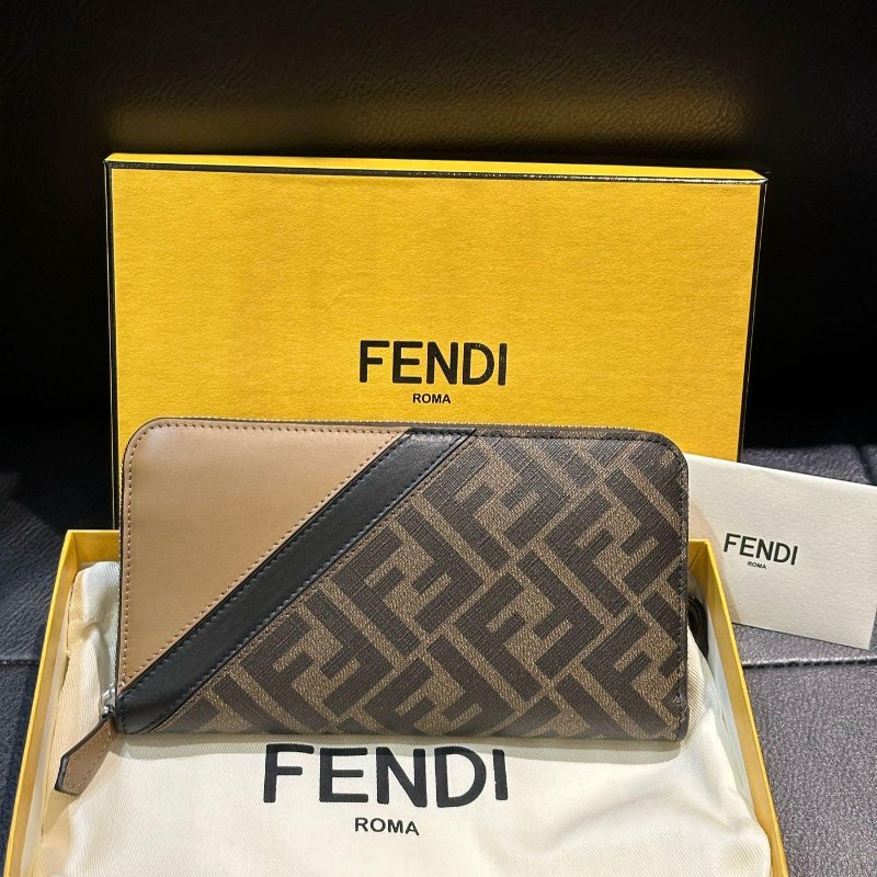 💎Han's house精品服飾💎FENDI 芬迪 老花 PVC 拼 皮革 長夾 皮夾-0