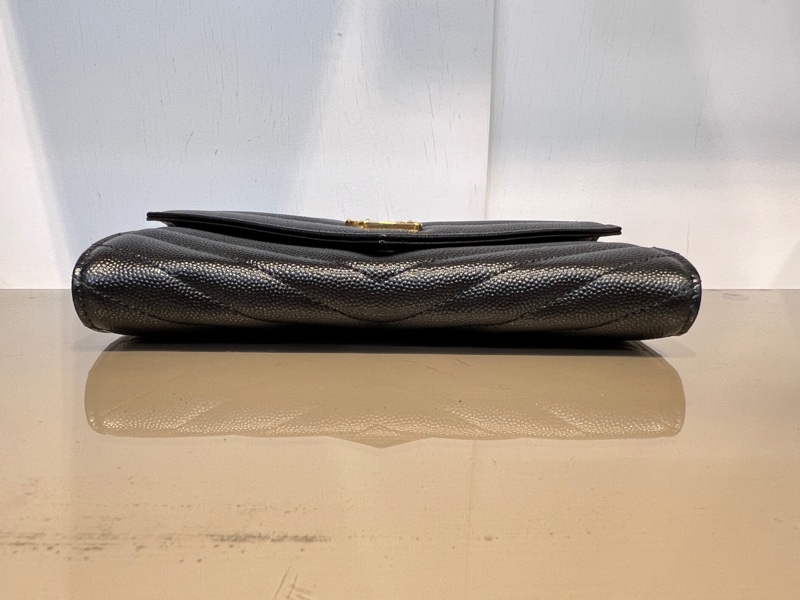 YSL 黑荔枝牛皮山型紋金釦信封下蓋12卡長夾-2