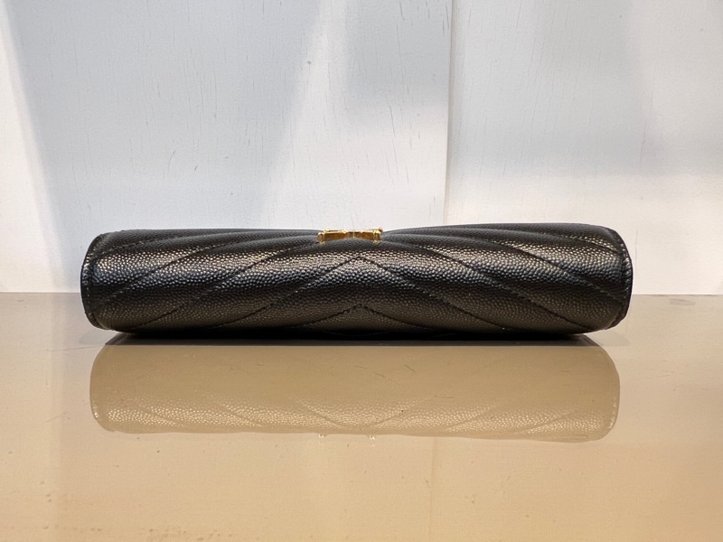YSL 黑荔枝牛皮山型紋金釦信封下蓋12卡長夾-4