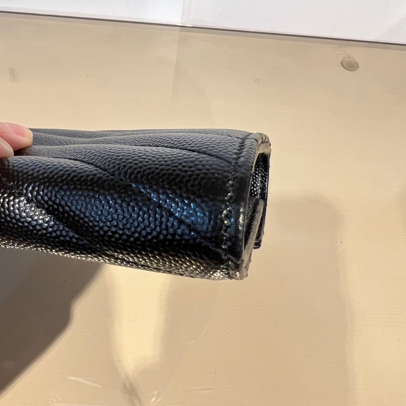 YSL 黑荔枝牛皮山型紋金釦信封下蓋12卡長夾-7