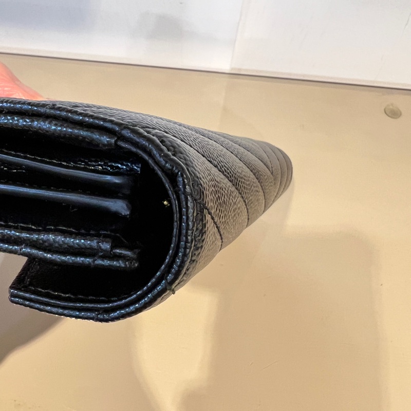 YSL 黑荔枝牛皮山型紋金釦信封下蓋12卡長夾-8