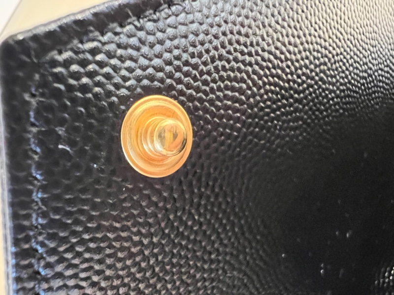 YSL 黑荔枝牛皮山型紋金釦信封下蓋12卡長夾-14