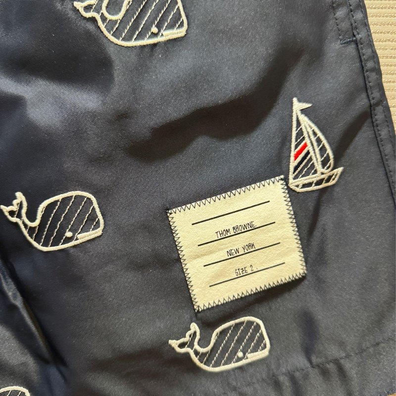 💎Han's house精品服飾💎THOM BROWNE TB 刺繡 尼龍 海灘褲 短褲-6