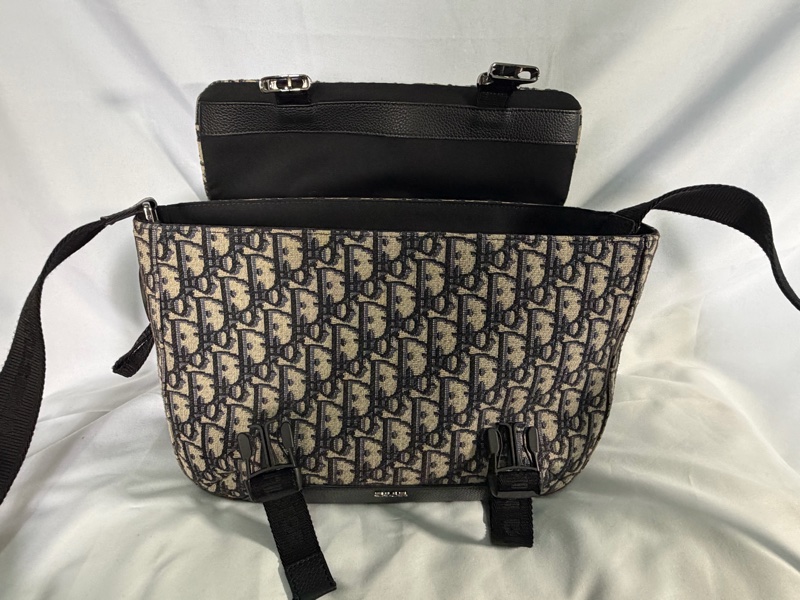 DIOR緹花郵差包-1