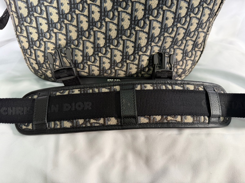 DIOR緹花郵差包-13