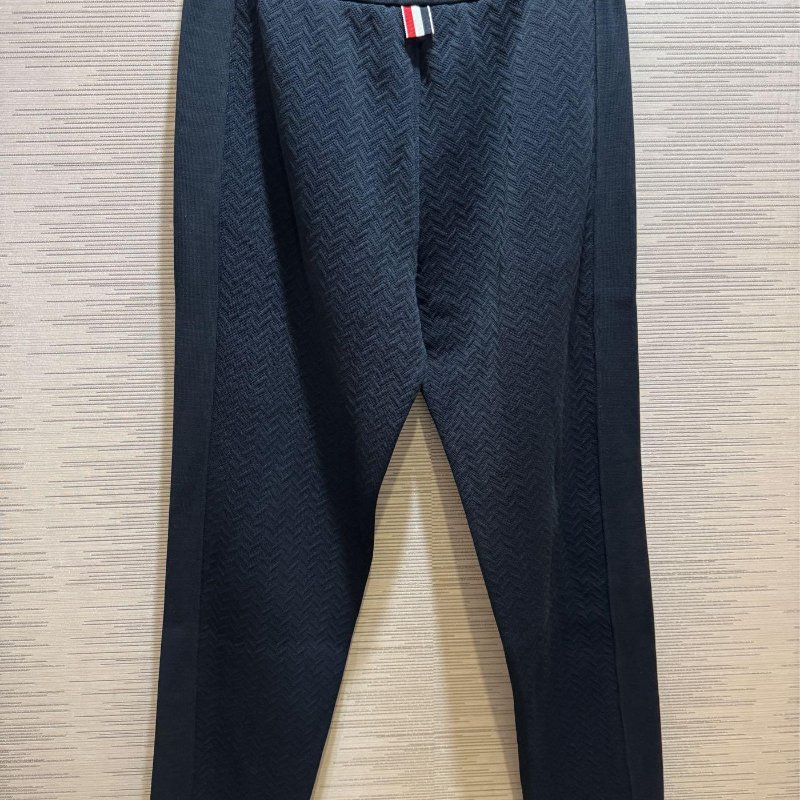 💎Han's house精品服飾💎THOM BROWNE TB 立體字紋 長褲 原價41000-3
