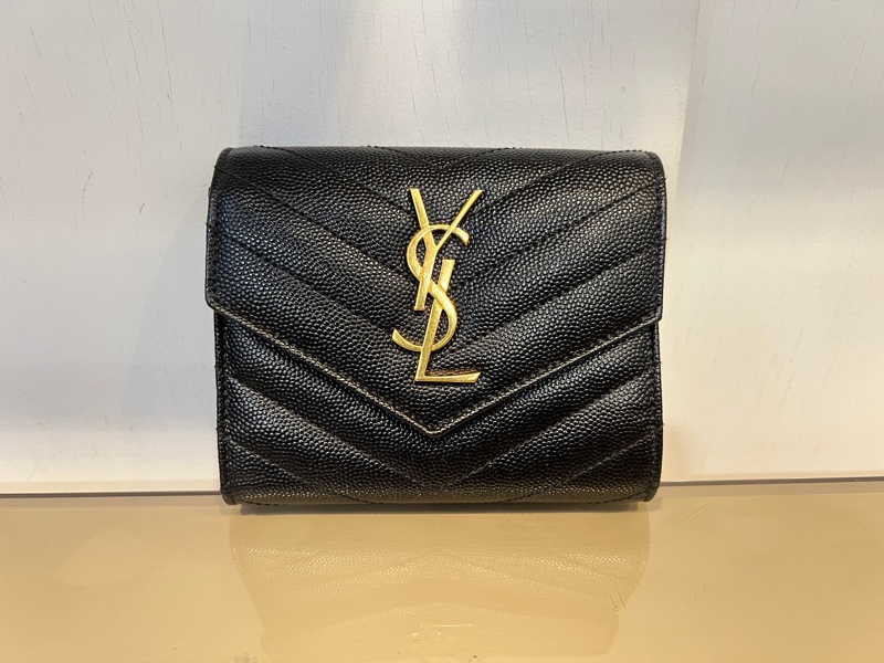 YSL 黑荔枝牛皮山型紋金釦信封6卡三折短夾-0