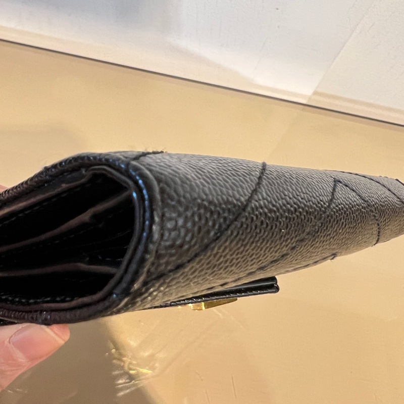 YSL 黑荔枝牛皮山型紋金釦信封6卡三折短夾-7