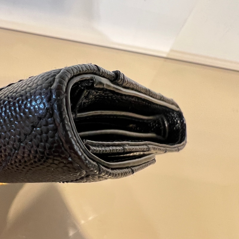 YSL 黑荔枝牛皮山型紋金釦信封6卡三折短夾-8