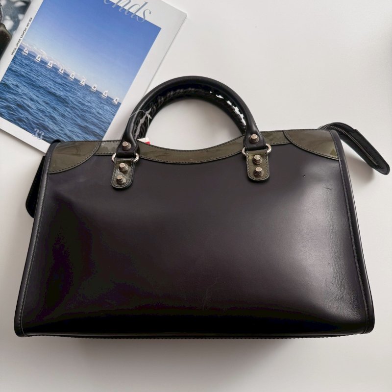 Balenciaga 黑色拼墨綠色機車包-1