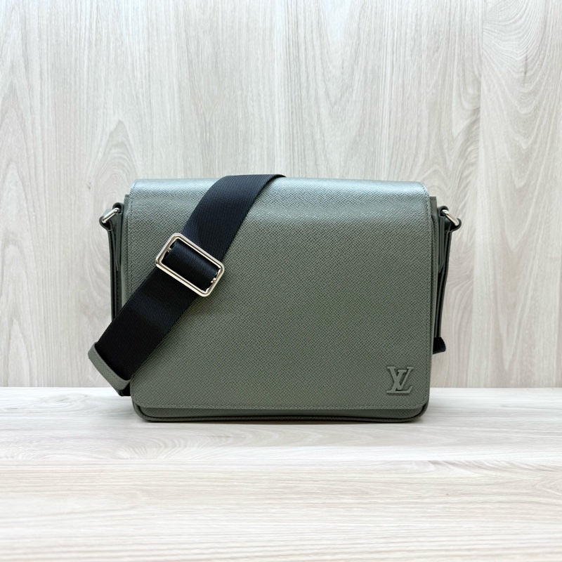 LV軍綠色District PM郵差包M30970-0