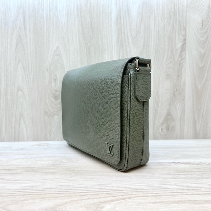 LV軍綠色District PM郵差包M30970-2