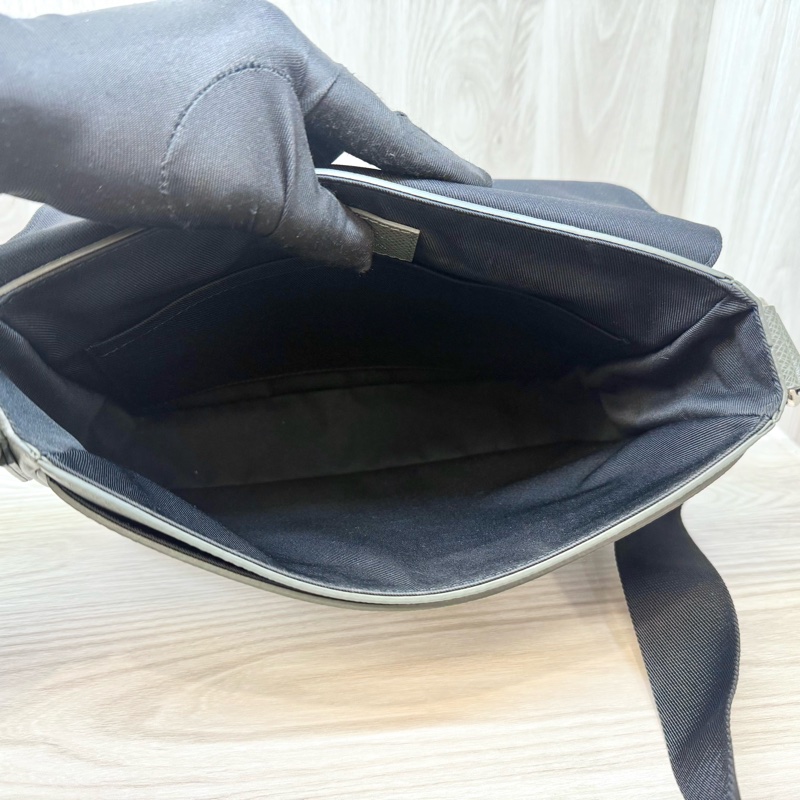 LV軍綠色District PM郵差包M30970-13