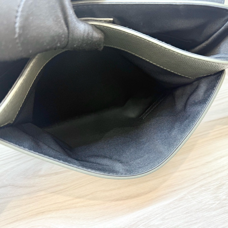 LV軍綠色District PM郵差包M30970-15