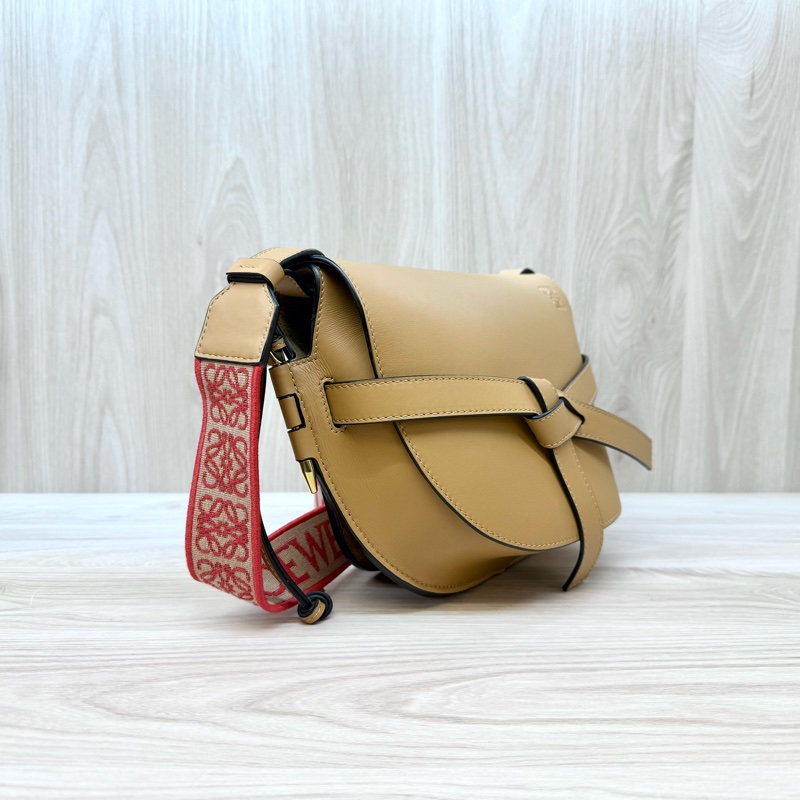 LOEWE卡其色皮革小號GATE-3