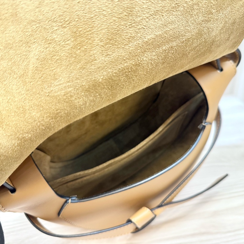 LOEWE卡其色皮革小號GATE-6