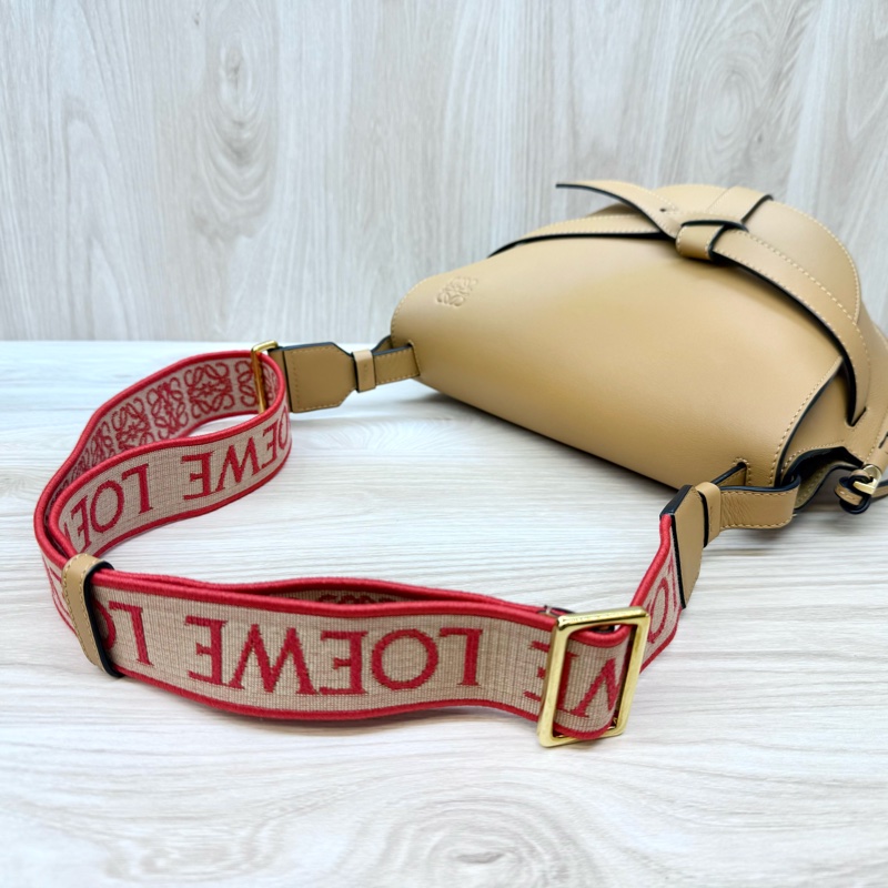 LOEWE卡其色皮革小號GATE-12