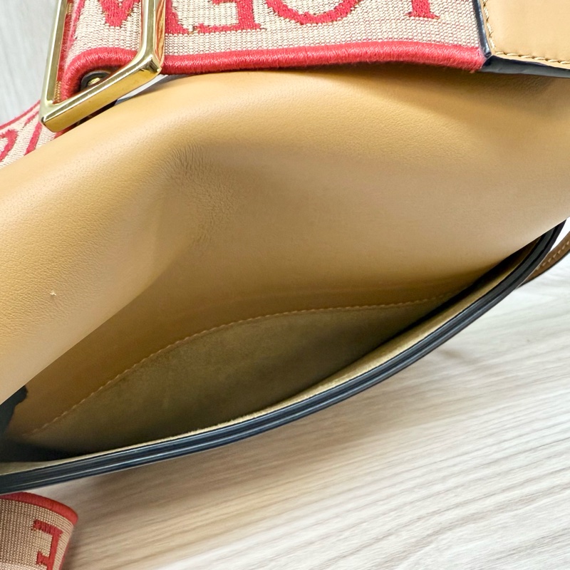 LOEWE卡其色皮革小號GATE-13