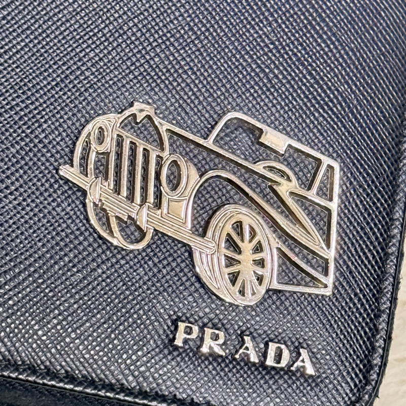 未使用✨專櫃近四萬！Prada黑色防刮牛皮拉鍊長夾  商務長夾 護照錢包 卡層多 有拉鍊零錢-10