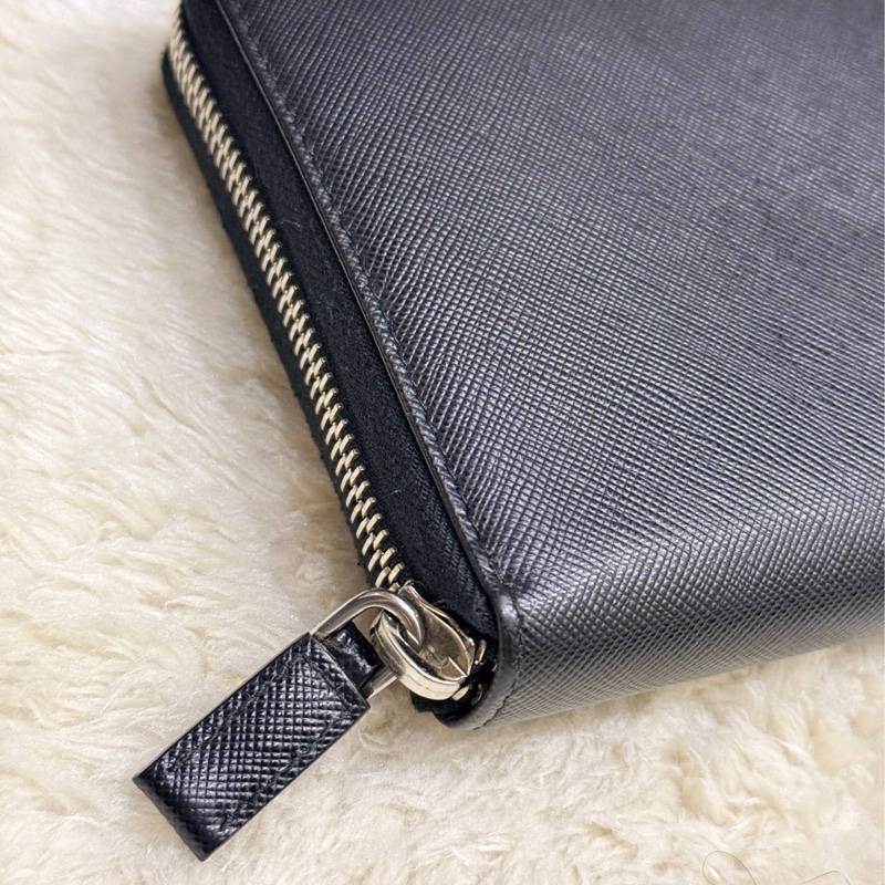 未使用✨專櫃近四萬！Prada黑色防刮牛皮拉鍊長夾  商務長夾 護照錢包 卡層多 有拉鍊零錢-12