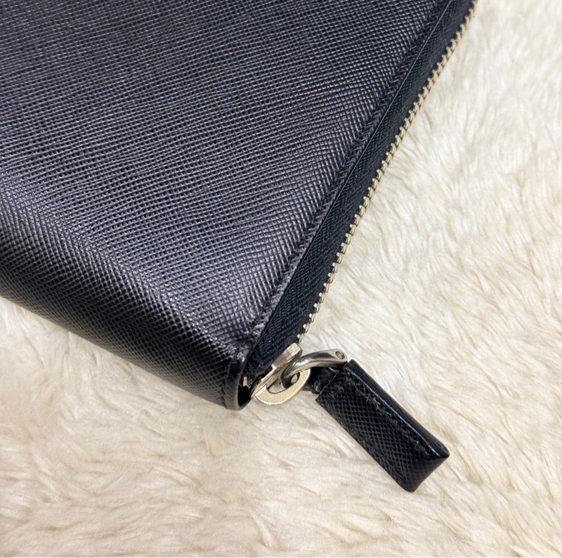 未使用✨專櫃近四萬！Prada黑色防刮牛皮拉鍊長夾  商務長夾 護照錢包 卡層多 有拉鍊零錢-18