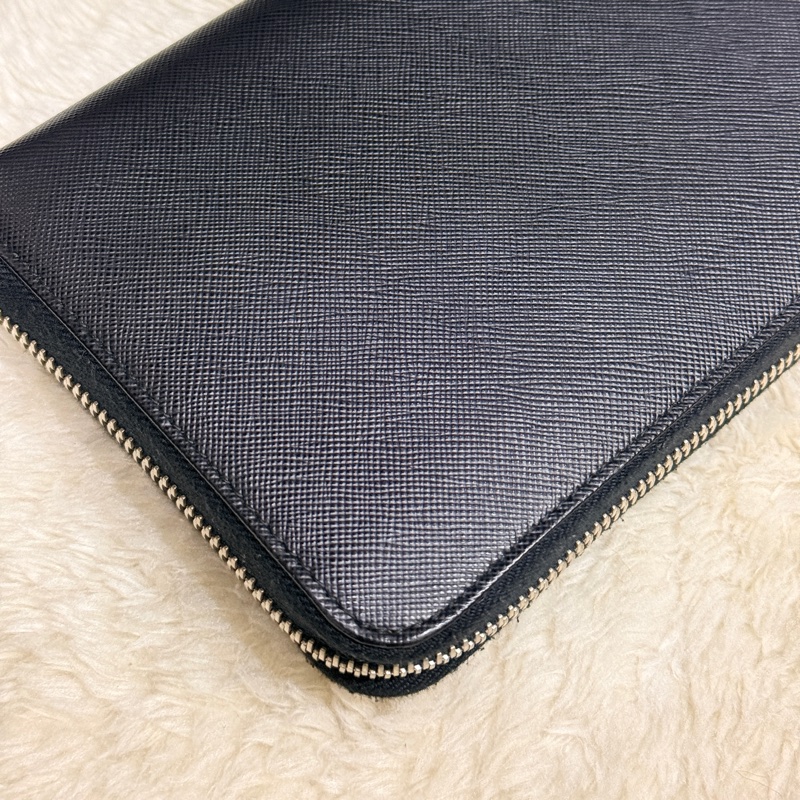未使用✨專櫃近四萬！Prada黑色防刮牛皮拉鍊長夾  商務長夾 護照錢包 卡層多 有拉鍊零錢-19
