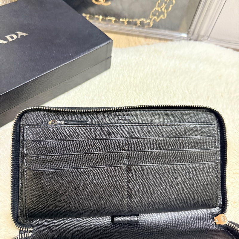 未使用✨專櫃近四萬！Prada黑色防刮牛皮拉鍊長夾  商務長夾 護照錢包 卡層多 有拉鍊零錢-27