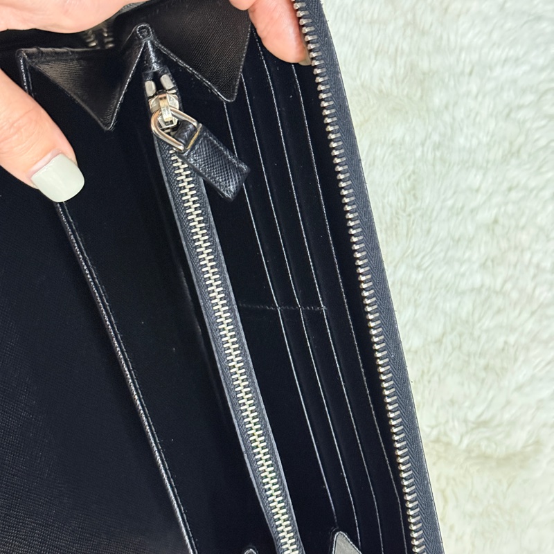 未使用✨專櫃近四萬！Prada黑色防刮牛皮拉鍊長夾  商務長夾 護照錢包 卡層多 有拉鍊零錢-35