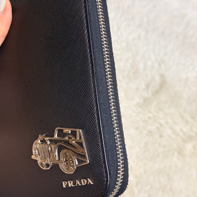 未使用✨專櫃近四萬！Prada黑色防刮牛皮拉鍊長夾  商務長夾 護照錢包 卡層多 有拉鍊零錢-46