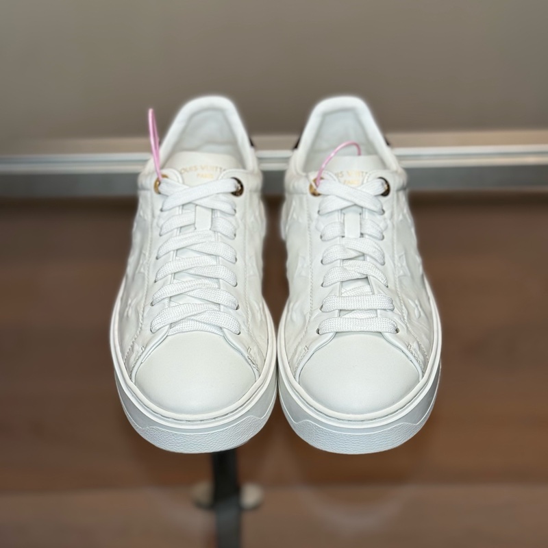 LOUIS VUITTON/路易威登Time Out 白色浮雕老花滿印 36.5碼 98 新-1