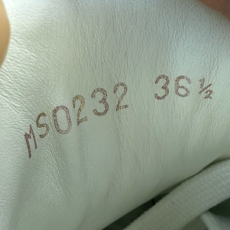 LOUIS VUITTON/路易威登 LV Time Out 白色浮雕老花滿印 原盒 尺碼/36.5-7